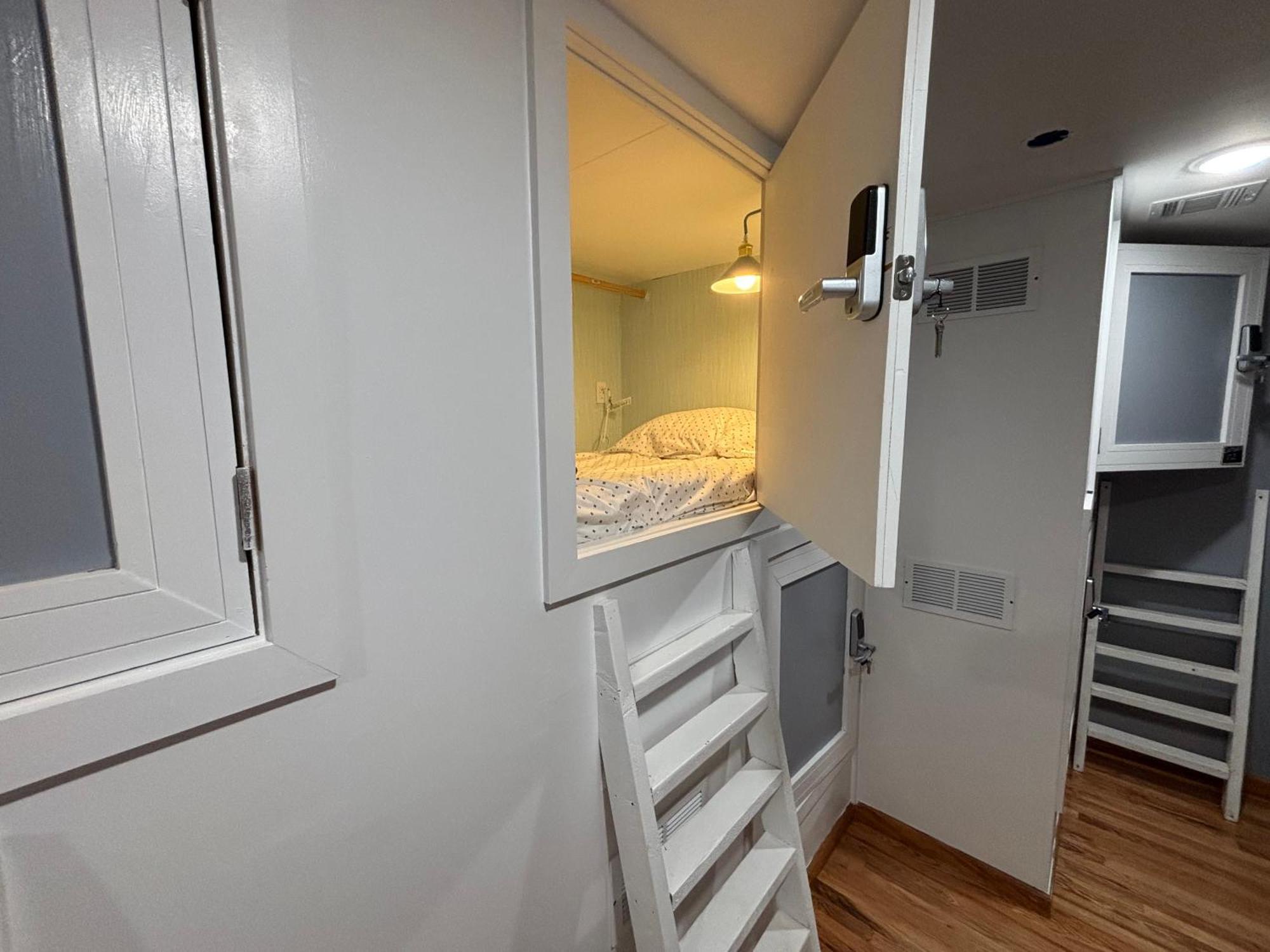 Capsule Hostel Newark Esterno foto